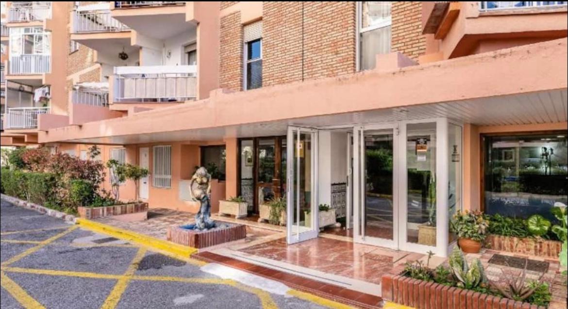 Piso Centrico En Calle Luis Vives 1, Benalmádena Dış mekan fotoğraf
